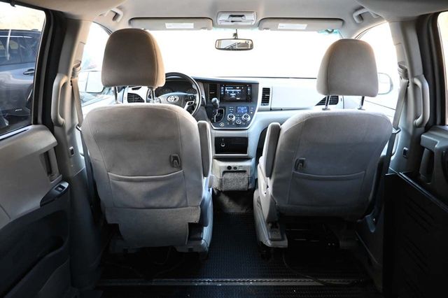 2015 Toyota Sienna 5dr 7-Passenger Van LE FWD Mobility - 22923317 - 18