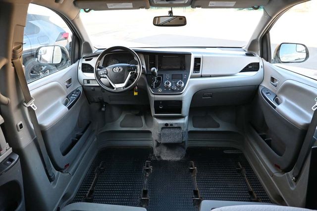 2015 Toyota Sienna 5dr 7-Passenger Van LE FWD Mobility - 22923317 - 19