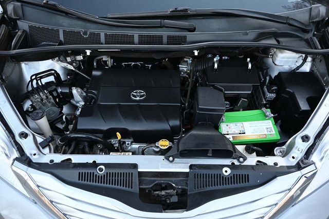 2015 Toyota Sienna 5dr 7-Passenger Van LE FWD Mobility - 22923317 - 32