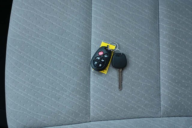 2015 Toyota Sienna 5dr 7-Passenger Van LE FWD Mobility - 22923317 - 35