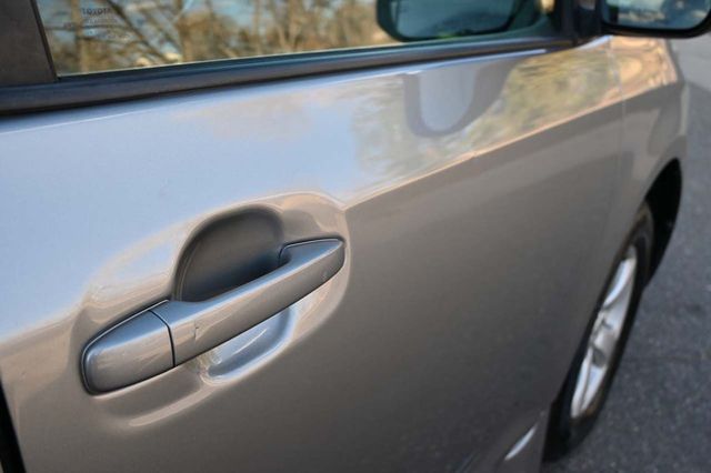 2015 Toyota Sienna 5dr 7-Passenger Van LE FWD Mobility - 22923317 - 36