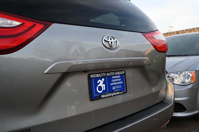 2015 Toyota Sienna 5dr 7-Passenger Van LE FWD Mobility - 22923317 - 38