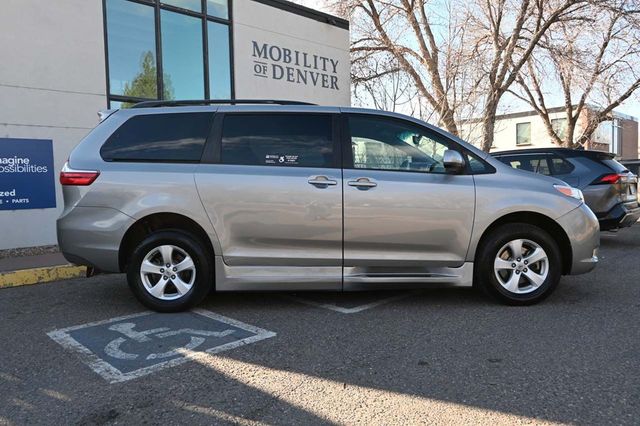 2015 Toyota Sienna 5dr 7-Passenger Van LE FWD Mobility - 22923317 - 4