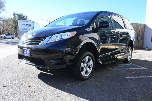2015 Toyota Sienna 5dr 7-Passenger Van LE FWD Mobility - 22940399 - 9