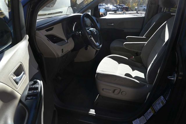 2015 Toyota Sienna 5dr 7-Passenger Van LE FWD Mobility - 22940399 - 12