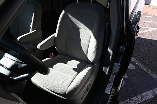 2015 Toyota Sienna 5dr 7-Passenger Van LE FWD Mobility - 22940399 - 13
