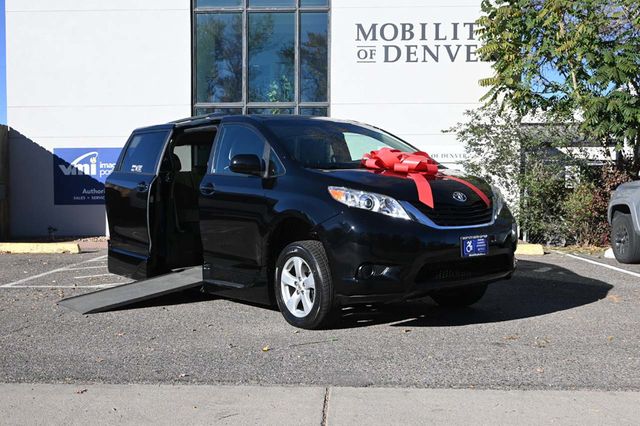 2015 Toyota Sienna 5dr 7-Passenger Van LE FWD Mobility - 22940399 - 1