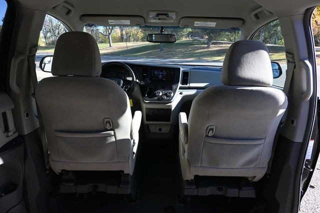 2015 Toyota Sienna 5dr 7-Passenger Van LE FWD Mobility - 22940399 - 19