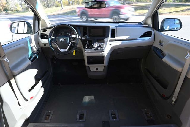 2015 Toyota Sienna 5dr 7-Passenger Van LE FWD Mobility - 22940399 - 20