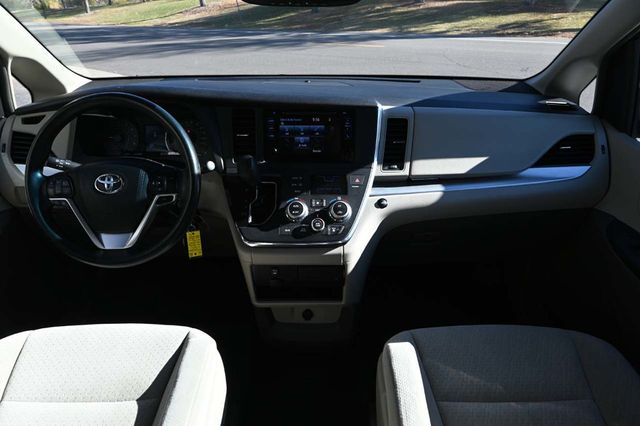 2015 Toyota Sienna 5dr 7-Passenger Van LE FWD Mobility - 22940399 - 21