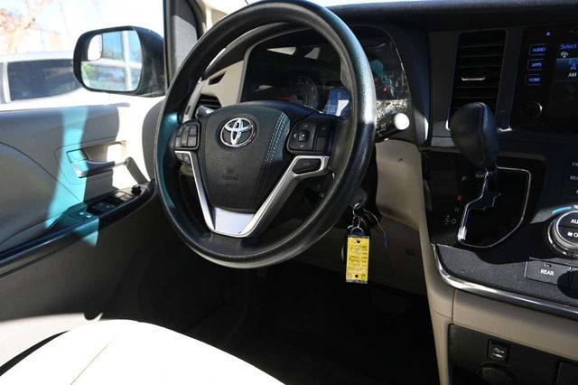 2015 Toyota Sienna 5dr 7-Passenger Van LE FWD Mobility - 22940399 - 23