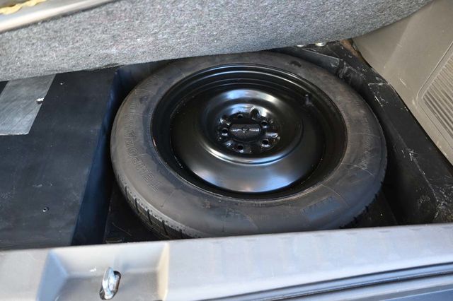 2015 Toyota Sienna 5dr 7-Passenger Van LE FWD Mobility - 22940399 - 25