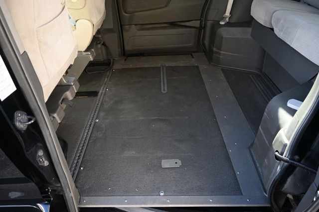 2015 Toyota Sienna 5dr 7-Passenger Van LE FWD Mobility - 22940399 - 26