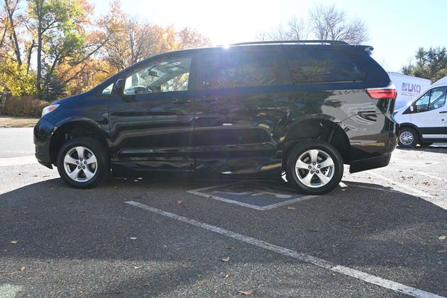 2015 Toyota Sienna 5dr 7-Passenger Van LE FWD Mobility - 22940399 - 8