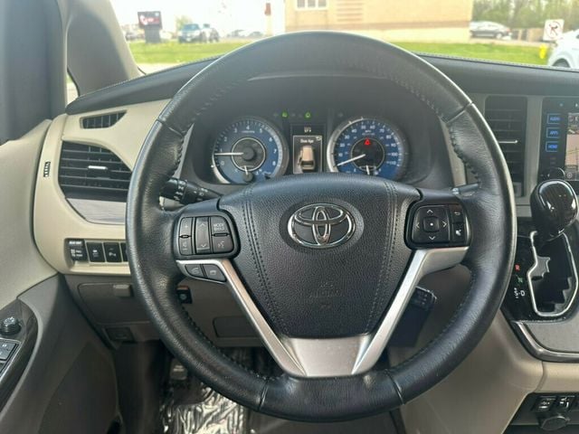 2015 Toyota Sienna 5dr 7-Passenger Van XLE AAS FWD - 22400527 - 28