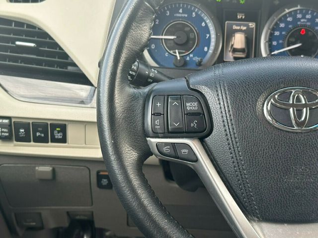 2015 Toyota Sienna 5dr 7-Passenger Van XLE AAS FWD - 22400527 - 30