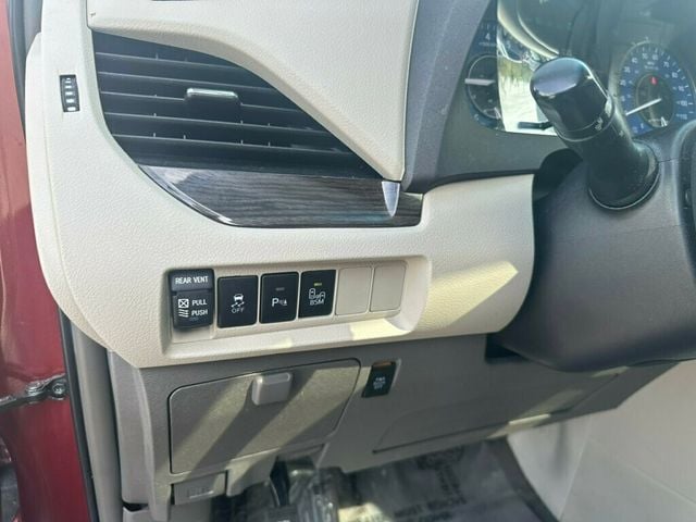 2015 Toyota Sienna 5dr 7-Passenger Van XLE AAS FWD - 22400527 - 34