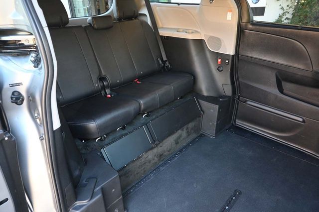 2015 Toyota Sienna 5dr 8-Passenger Van SE FWD - 22933728 - 17