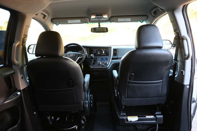 2015 Toyota Sienna 5dr 8-Passenger Van SE FWD - 22933728 - 18