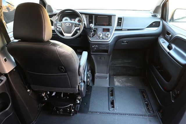 2015 Toyota Sienna 5dr 8-Passenger Van SE FWD - 22933728 - 19