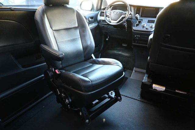 2015 Toyota Sienna 5dr 8-Passenger Van SE FWD - 22933728 - 20