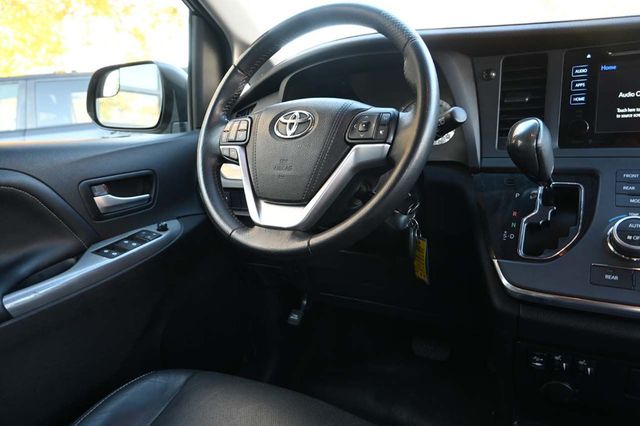 2015 Toyota Sienna 5dr 8-Passenger Van SE FWD - 22933728 - 24