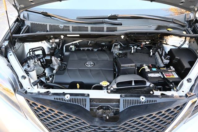 2015 Toyota Sienna 5dr 8-Passenger Van SE FWD - 22933728 - 35