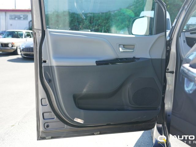 2015 Toyota Sienna 5dr 8-Passenger Van XLE FWD - 22906203 - 9