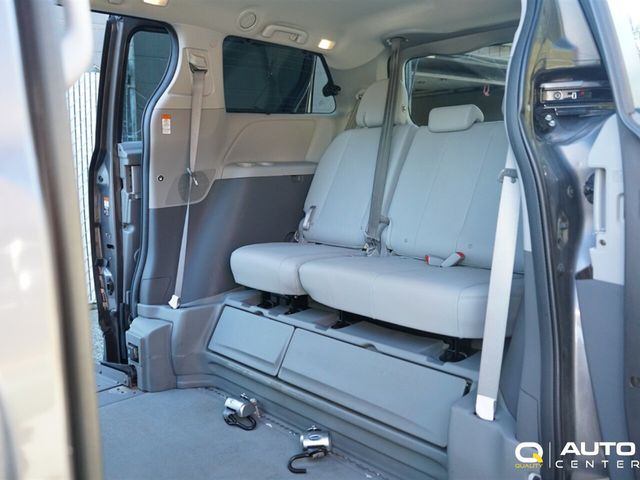2015 Toyota Sienna 5dr 8-Passenger Van XLE FWD - 22906203 - 24