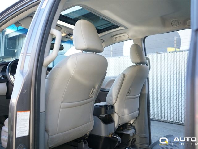 2015 Toyota Sienna 5dr 8-Passenger Van XLE FWD - 22906203 - 26