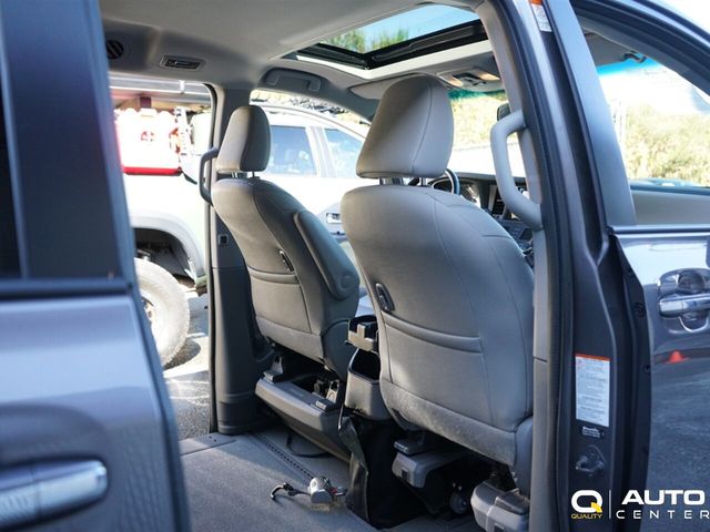 2015 Toyota Sienna 5dr 8-Passenger Van XLE FWD - 22906203 - 27