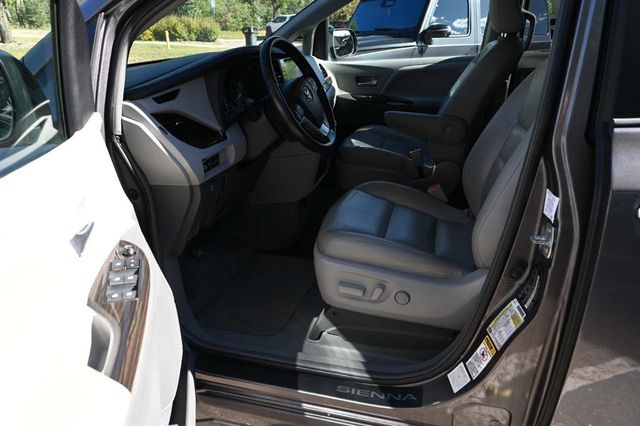 2015 Toyota Sienna XLE Mobility Handicap Van - 22927927 - 12