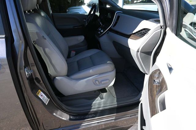 2015 Toyota Sienna XLE Mobility Handicap Van - 22927927 - 14