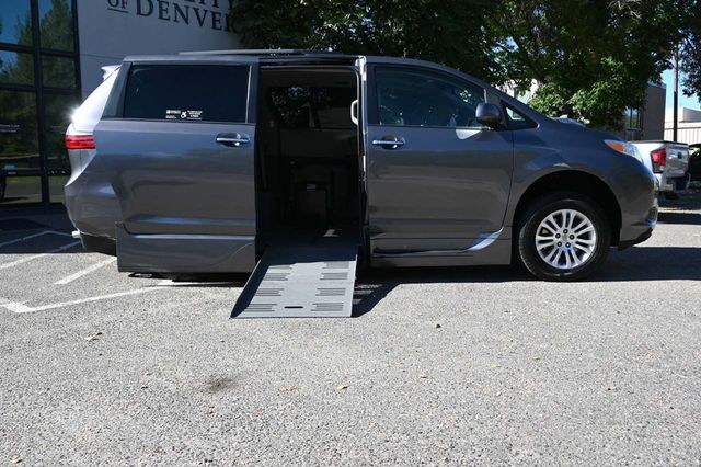 2015 Toyota Sienna XLE Mobility Handicap Van - 22927927 - 16