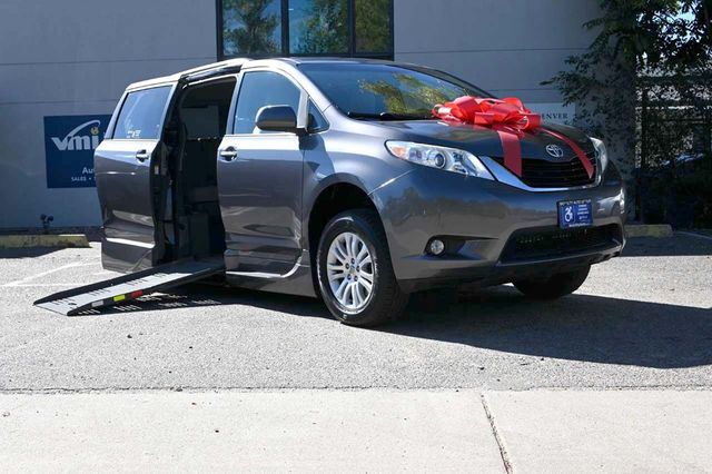 2015 Toyota Sienna XLE Mobility Handicap Van - 22927927 - 1