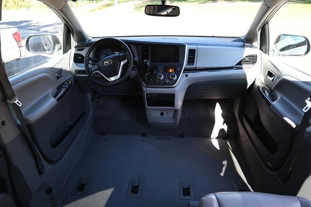 2015 Toyota Sienna XLE Mobility Handicap Van - 22927927 - 21