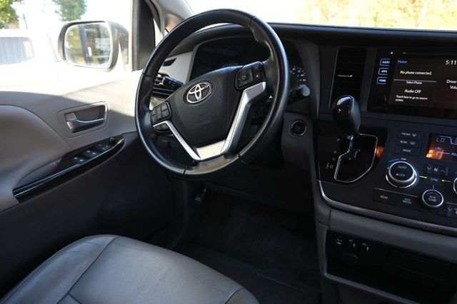 2015 Toyota Sienna XLE Mobility Handicap Van - 22927927 - 24