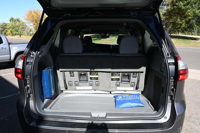 2015 Toyota Sienna XLE Mobility Handicap Van - 22927927 - 25