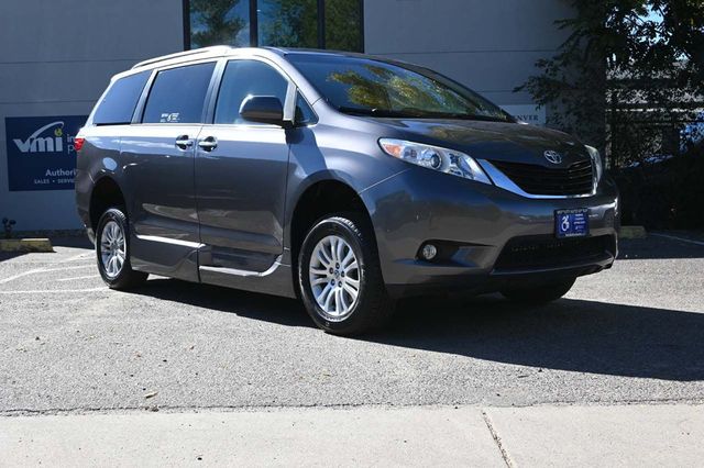 2015 Toyota Sienna XLE Mobility Handicap Van - 22927927 - 2