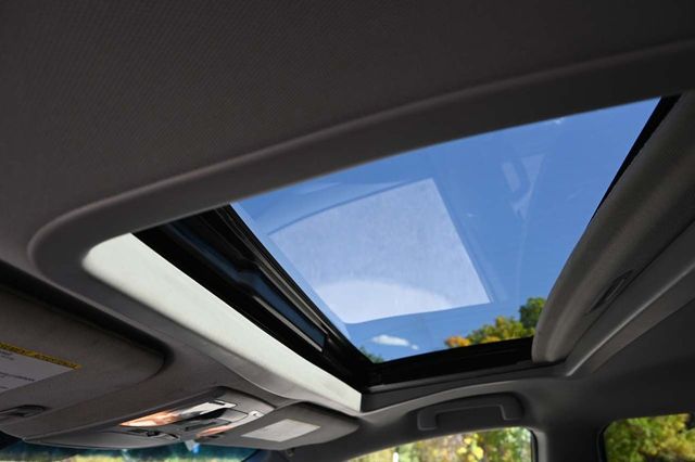 2015 Toyota Sienna XLE Mobility Handicap Van - 22927927 - 34