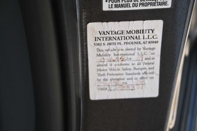 2015 Toyota Sienna XLE Mobility Handicap Van - 22927927 - 36