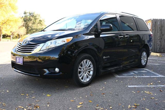 2015 Toyota Sienna XLE Mobility Handicap Van - 22932512 - 9