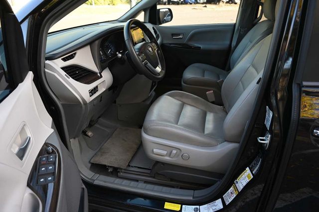 2015 Toyota Sienna XLE Mobility Handicap Van - 22932512 - 12