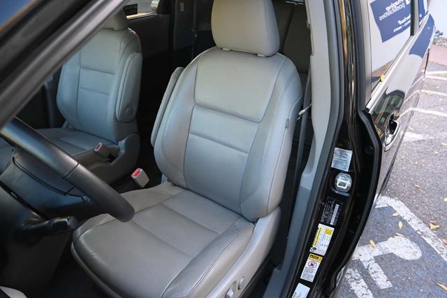 2015 Toyota Sienna XLE Mobility Handicap Van - 22932512 - 13
