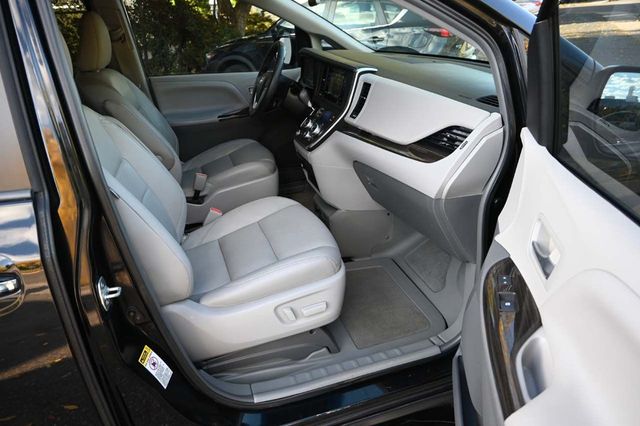 2015 Toyota Sienna XLE Mobility Handicap Van - 22932512 - 14