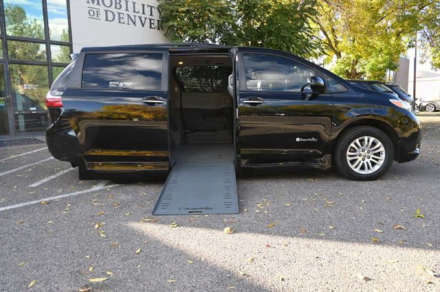 2015 Toyota Sienna XLE Mobility Handicap Van - 22932512 - 16
