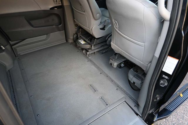 2015 Toyota Sienna XLE Mobility Handicap Van - 22932512 - 18