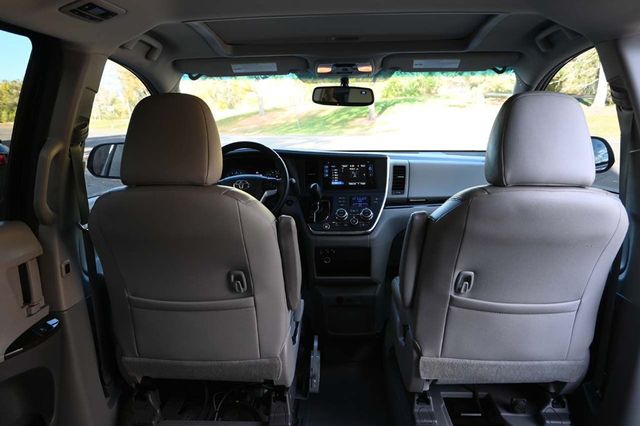 2015 Toyota Sienna XLE Mobility Handicap Van - 22932512 - 19