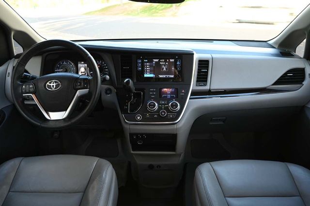 2015 Toyota Sienna XLE Mobility Handicap Van - 22932512 - 23