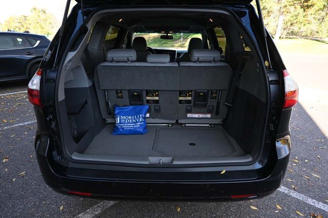 2015 Toyota Sienna XLE Mobility Handicap Van - 22932512 - 26